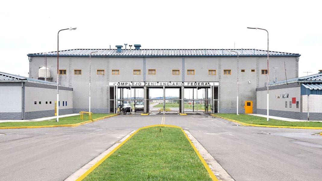 Restringen el contacto físico en visitas a cárceles