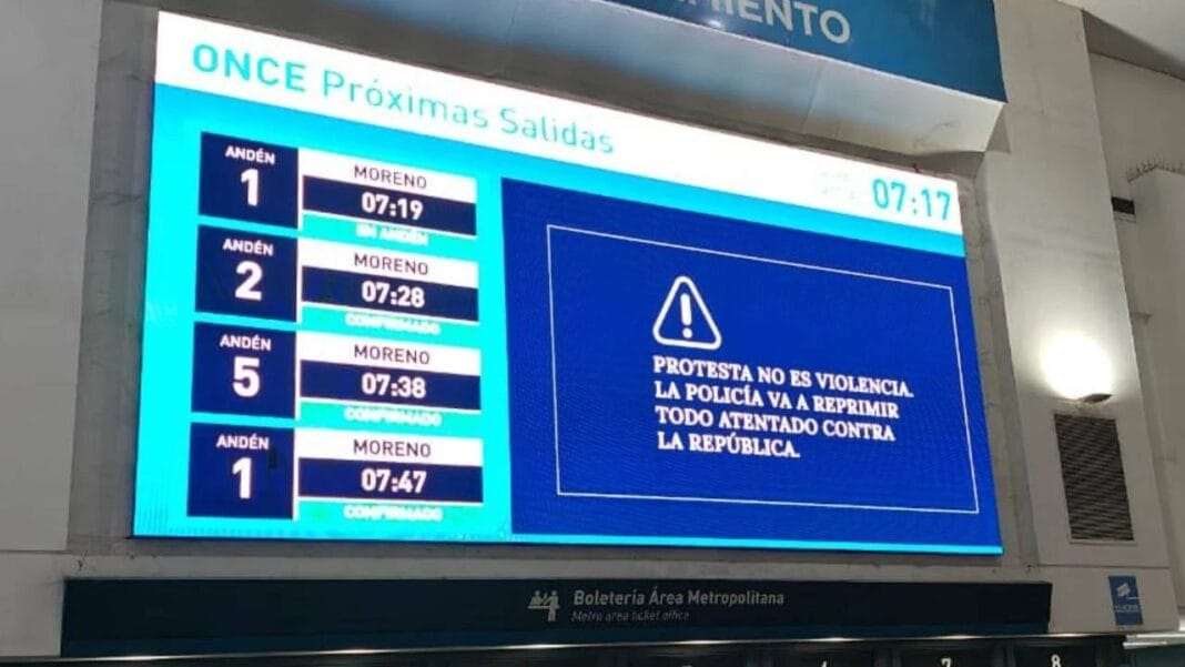 Amenaza de bomba en Retiro aviso en pantallas de trenes