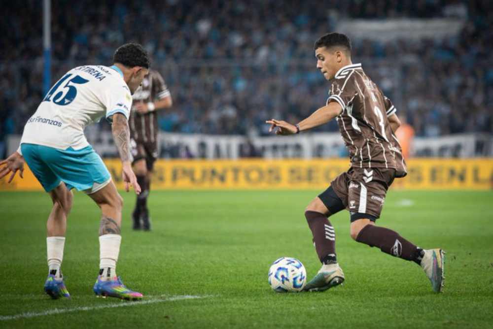 El Calamar lo ganó sobre el final para meterse en cuartos Platense