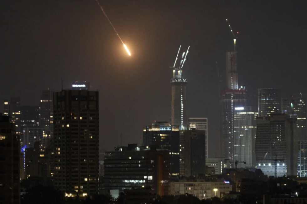 El ministro de defensa de Israel, dijo que “Teherán arderá si siguen disparando misiles”