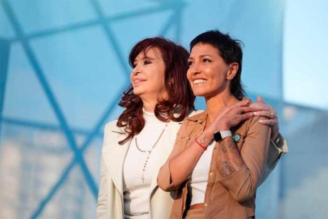 Convocan a un banderazo para saludar a Cristina cristina-mayra-mendoza-519243-190806