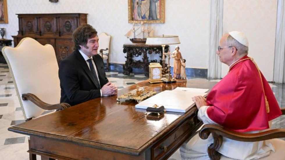 León XIV le confirmó al presidente Milei que vendrá a la Argentina papa milei