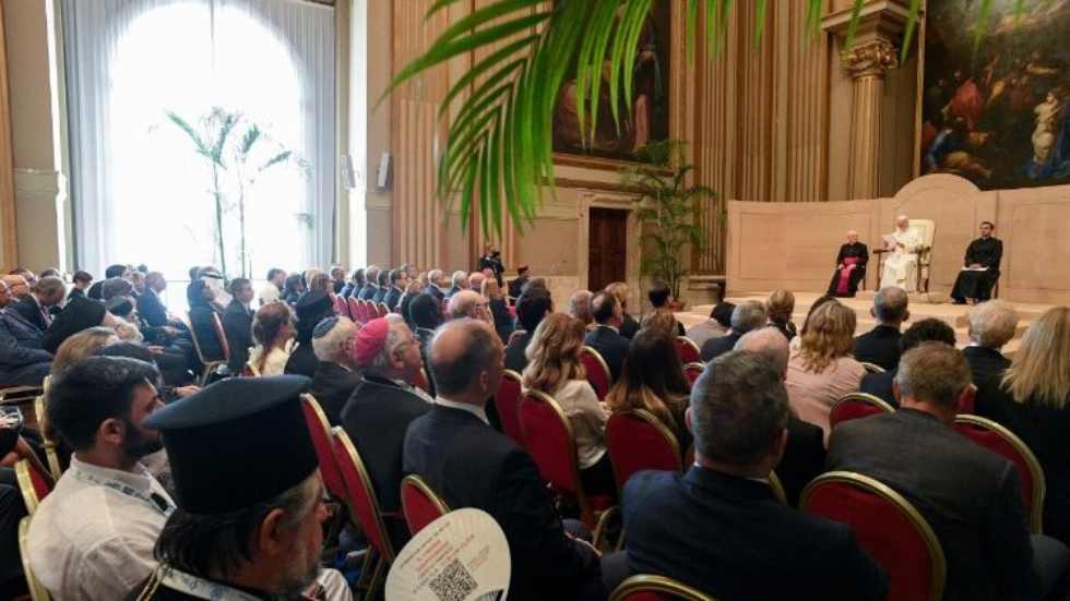 León XIV: “Una buena acción política puede contribuir a la paz” papa