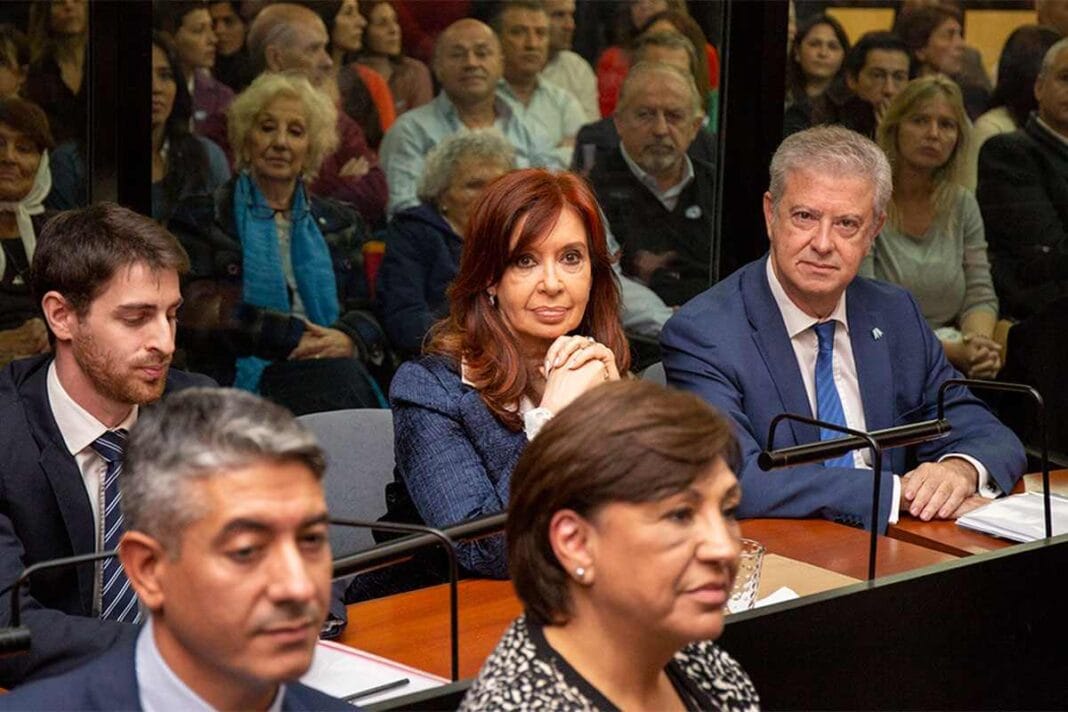 Comienza el juicio por los Cuadernos: Cristina Kirchner, ex funcionarios y empresarios ante el TOF 7