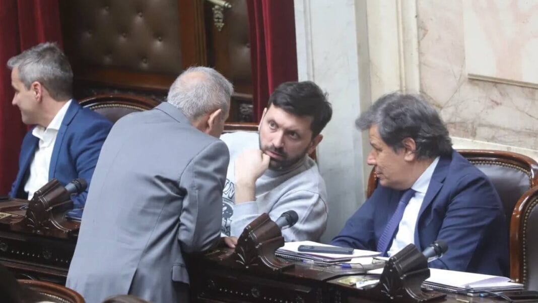 “Hicieron una sobreactuación…”: apuntaron contra LLA y el kirchnerismo por el escándalo en diputados UCR-Diputados