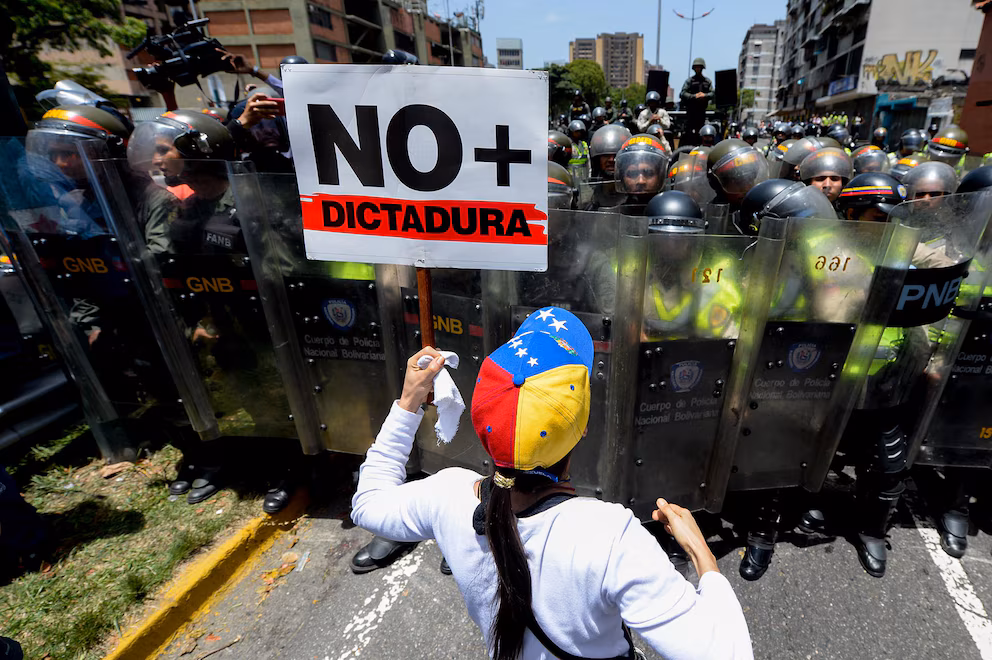 Ofrecen 50 millones de dólares por ayudar a detener a Maduro Ofrecen 50 millones de dólares por ayudar a detener a Maduro