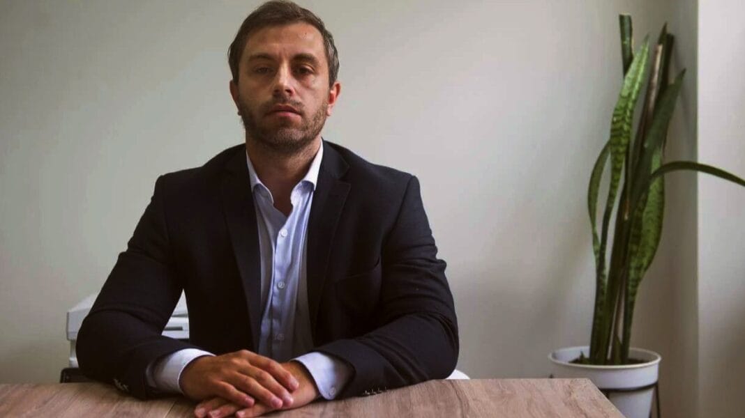 El director del BCRA dijo que “el dólar flota, pero la macro sólida impide el traslado a precios” Furiase