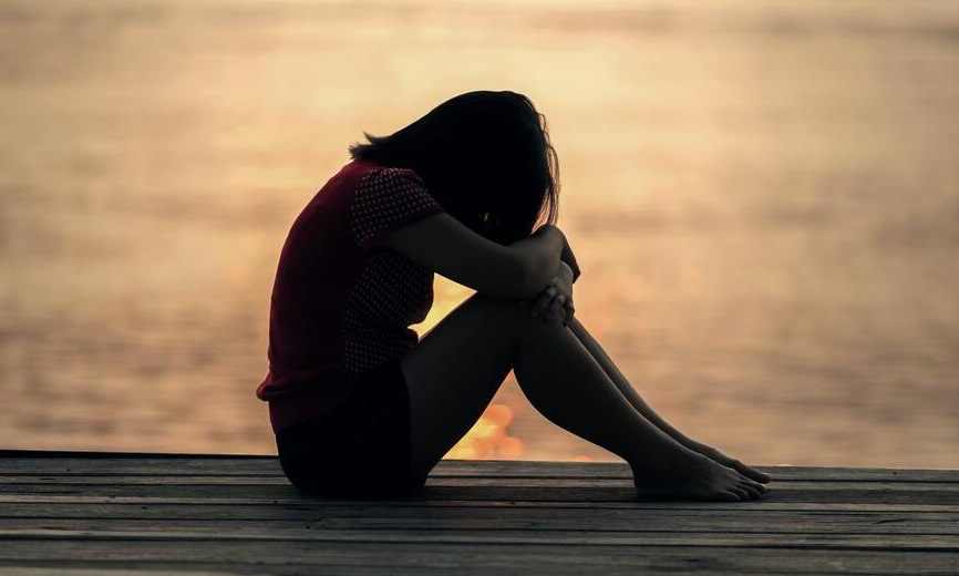 La soledad de quien siempre resuelve el sentimiento