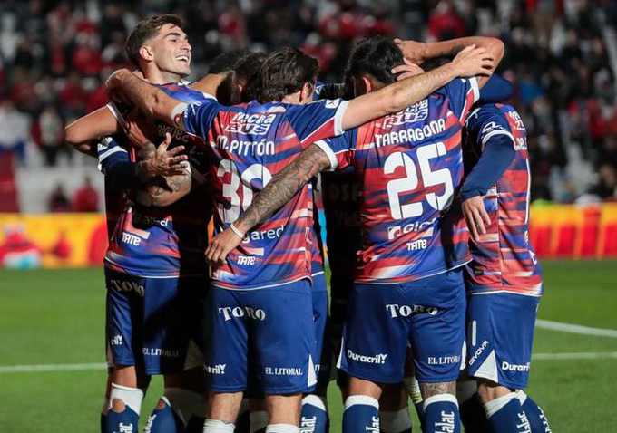 Unión arrasó en Córdoba: 4-0 a Instituto y una noche para recuperar la identidad union