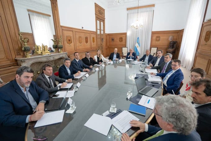 El Gobierno reunió al Consejo de Mayo para debatir reformas tributarias y laborales Consejo de mayo