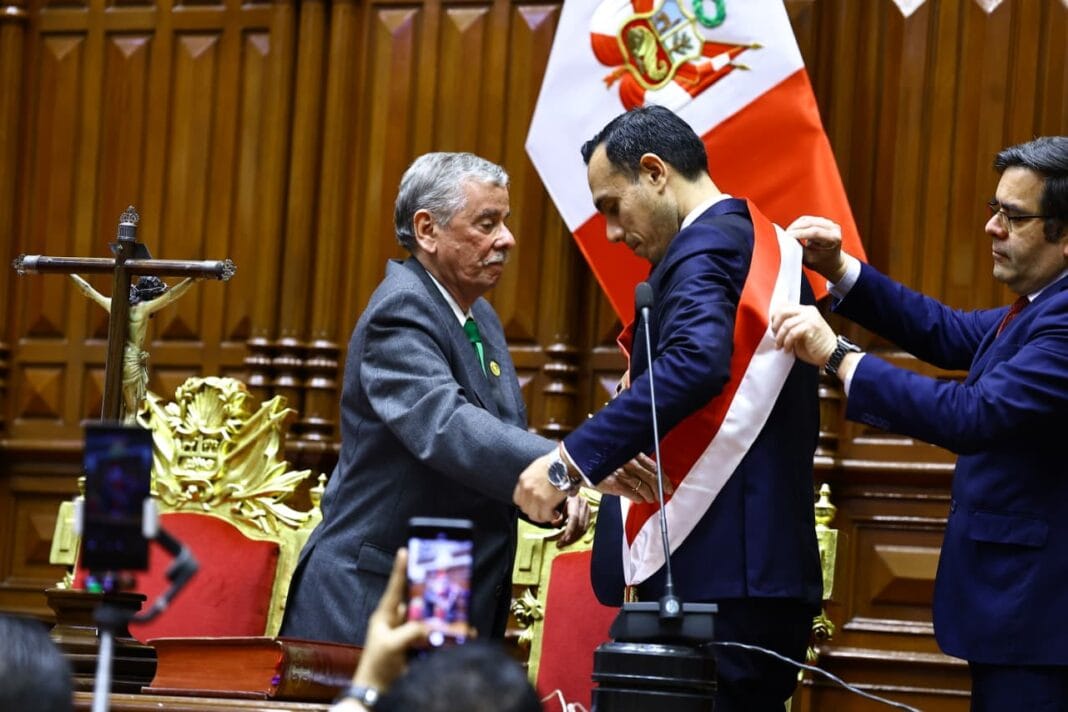 Título: José Jerí asume la presidencia del Perú tras la destitución de Dina Boluarte Jeri