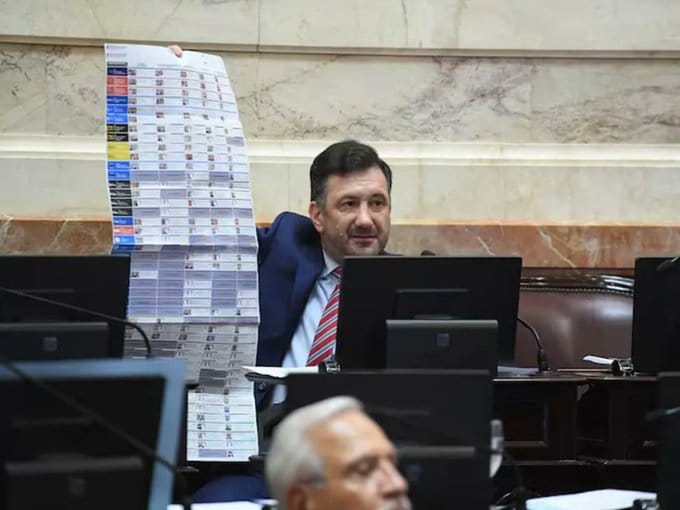 El detenido Kueider celebró el debut de la Boleta Única desde Paraguay y habló de persecución judicial Kueider