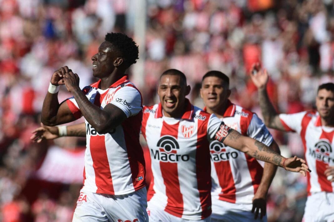 Instituto se hizo fuerte en Córdoba y venció a Atlético Tucumán por la Liga Profesional