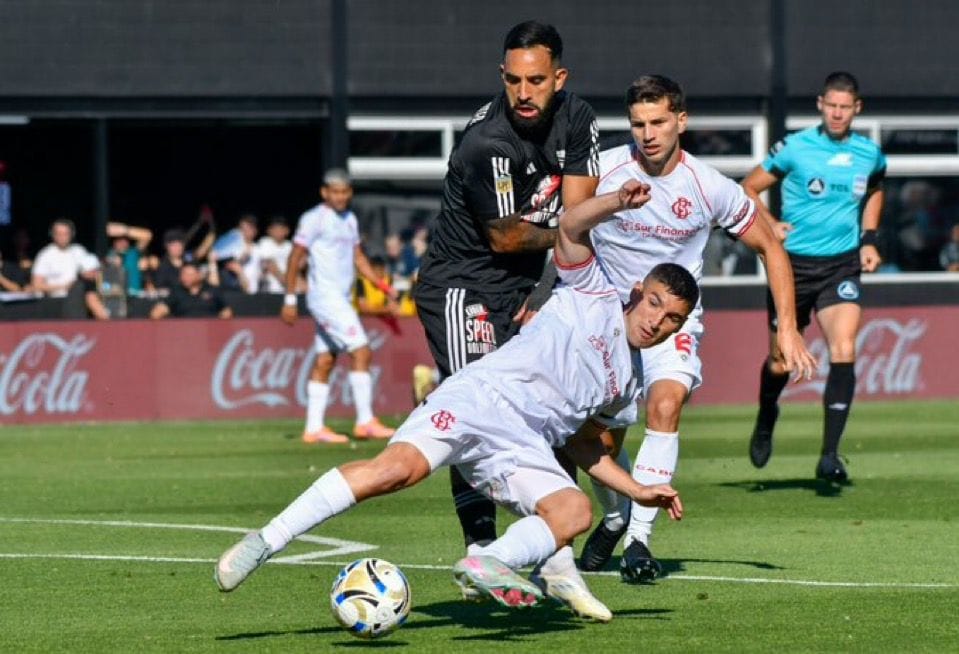 Torneo Clausura: Barracas hizo la heroica y con uno menos eliminó al Malevo Barracas