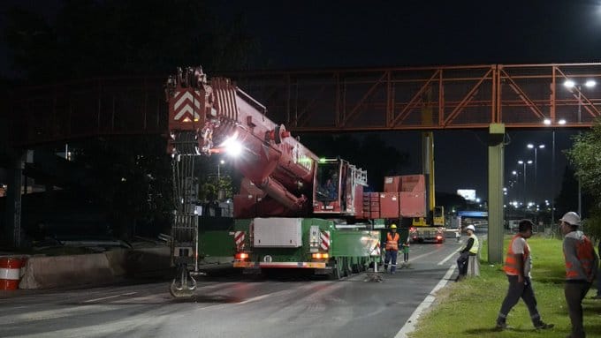 Cortan la Autopista Dellepiane por tres noches para montar un nuevo puente peatonal: desvíos y alternativas PiedraBuena