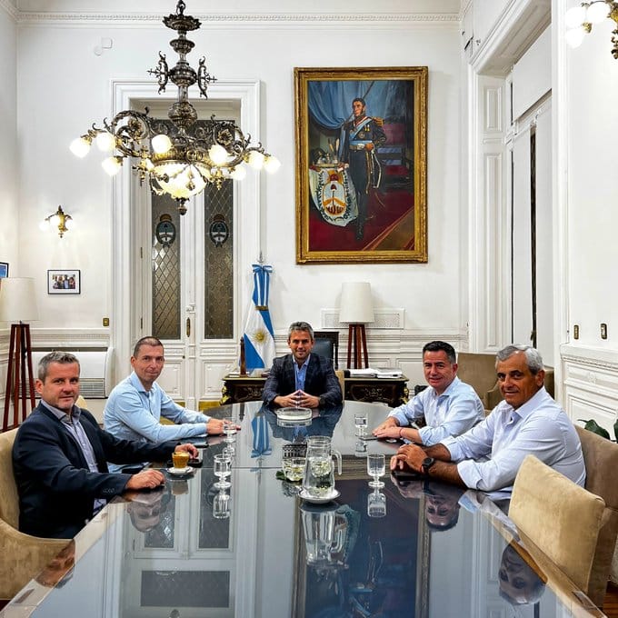 radicales con peluca