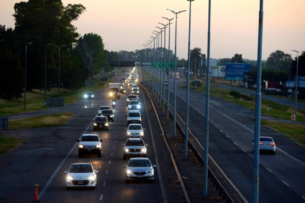 Éxodo masivo con el fin de semana largo: la cantidad de autos generó demoras intensas ruta-2