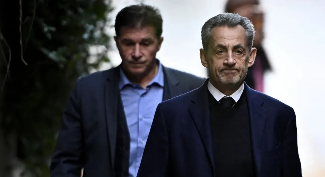 Nicolas Sarkozy, en libertad bajo supervisión judicial tras su condena por financiación ilegal