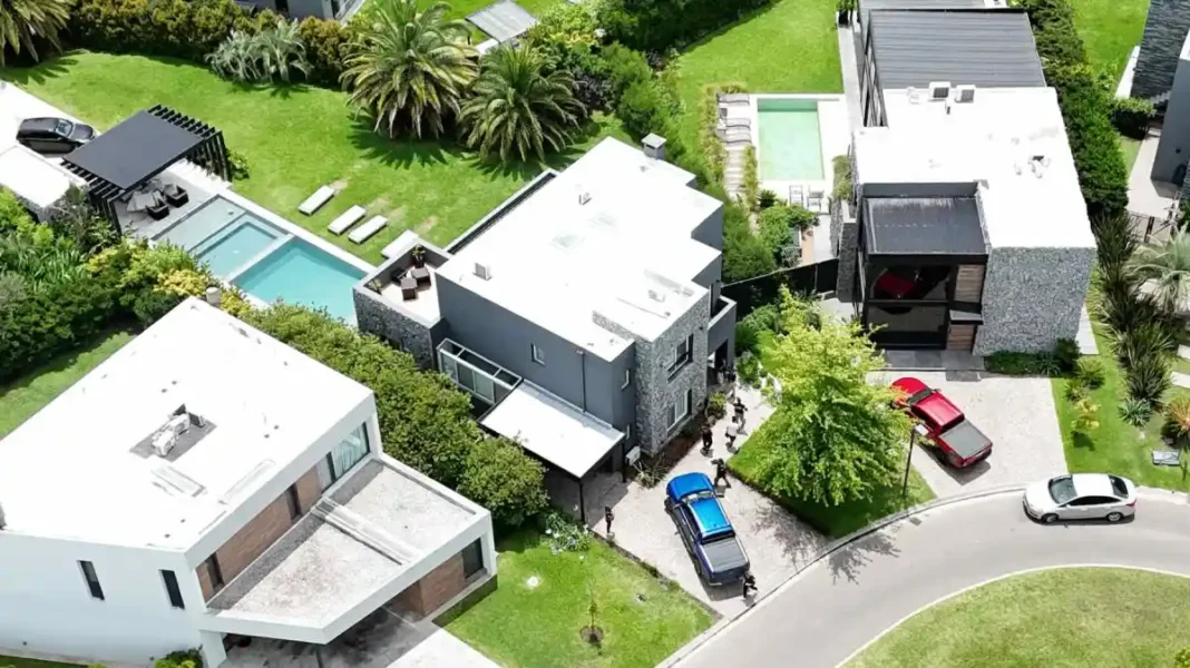 Allanamiento en la finca vinculada a la AFA: hallan 45 autos de lujo, 7 motos y dos Kartings Allanamiento-Pilar-Chiqui-Tapia