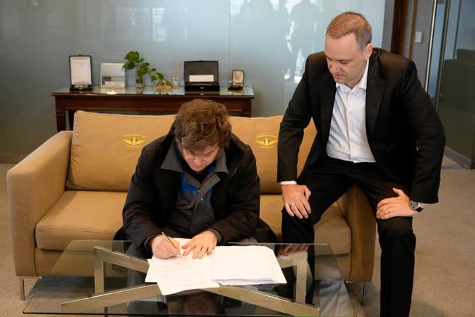 El Gobierno envía al Congreso la reforma laboral y la CGT analiza su respuesta Milei reforma