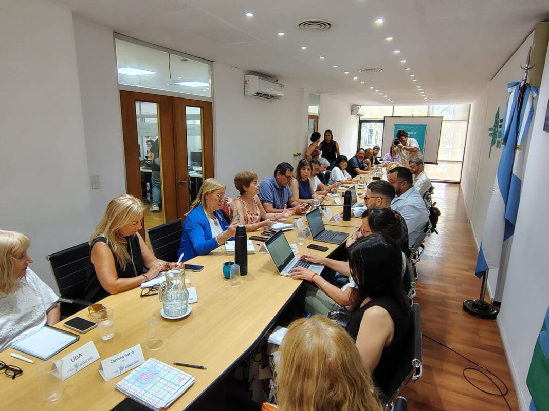 Los docentes bonaerenses aceptaron la propuesta salarial del Gobierno y cobrarán un aumento del 4,5% en febrero Docentes