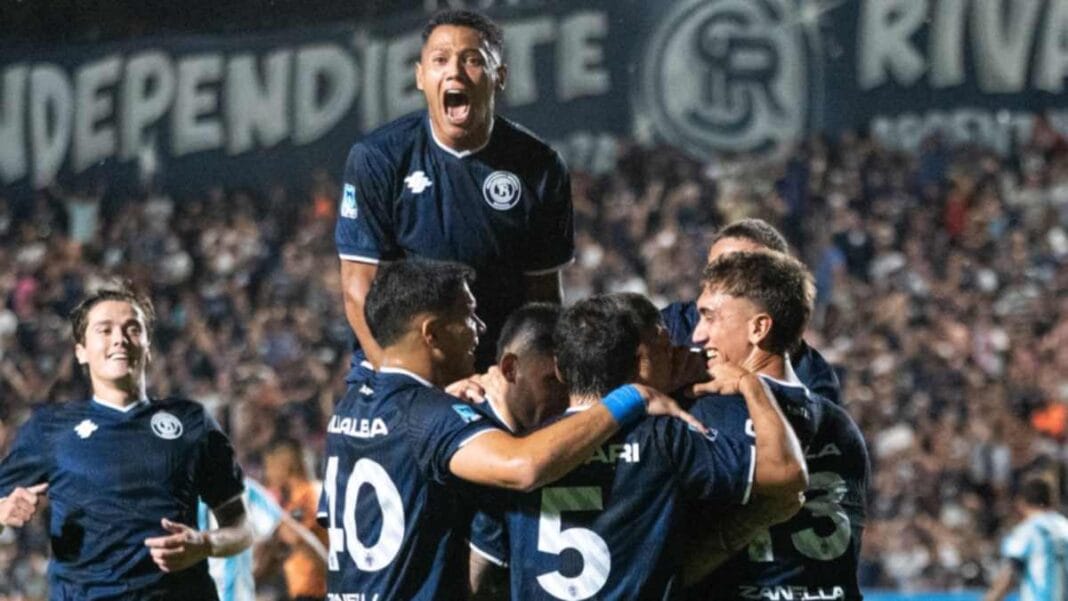 Independiente Rivadavia ganó en Mendoza en un debut marcado por la tormenta y la polémica Independiente-Rivadavia-Atletico-Tucuman-860x484