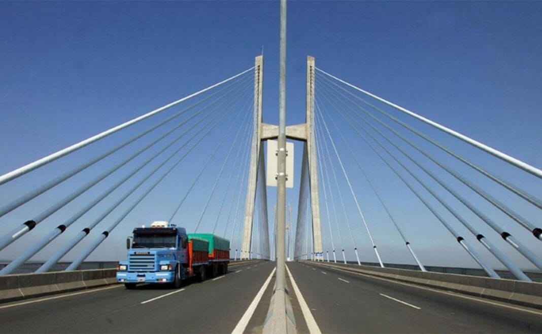 Caputo celebró la firma de la Red Federal de Concesiones Rosario Victoria