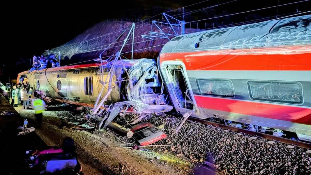Tragedia ferroviaria en España: al menos cinco muertos tras el descarrilamiento de dos trenes de alta velocidad trenes-descarrilados