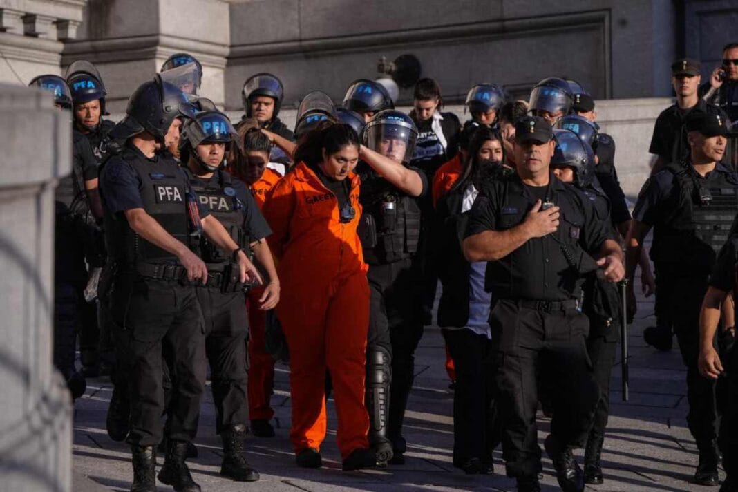 Incidentes en el Congreso: la Policía Federal explicó la detención de un camarógrafo tras disturbios Greenpeace