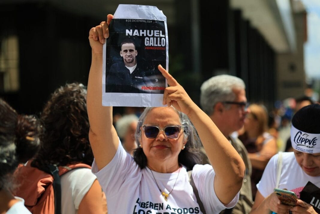 La suegra de Nahuel Gallo encaró a diputados chavistas en Caracas La suegra de Nahuel Gallo encaró a diputados chavistas en Caracas