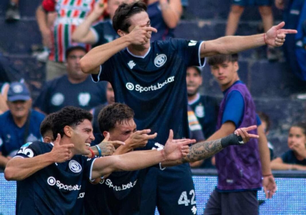 Independiente Rivadavia le ganó 3-2 a Independiente en un partidazo y es líder de la Zona B Lepra