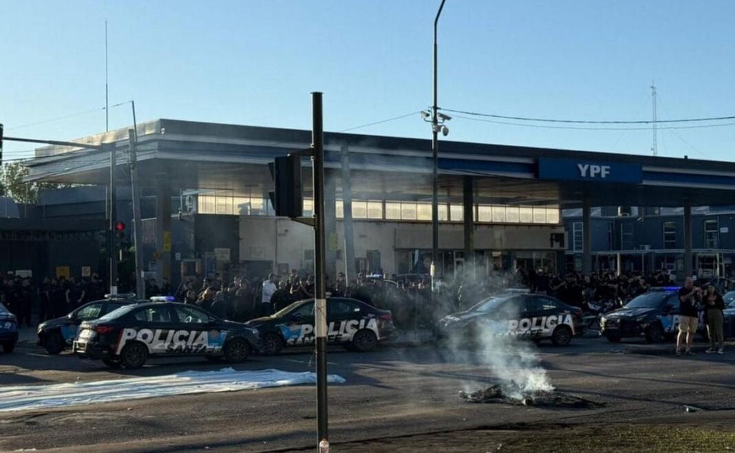 Protesta policial en Rosario: el gobierno santafesino descarta acuartelamiento y anuncia sanciones Protesta poli