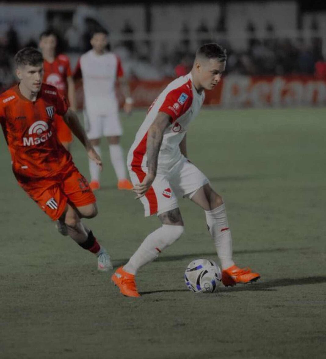 Igualdad de Independiente en Mendoza rojo