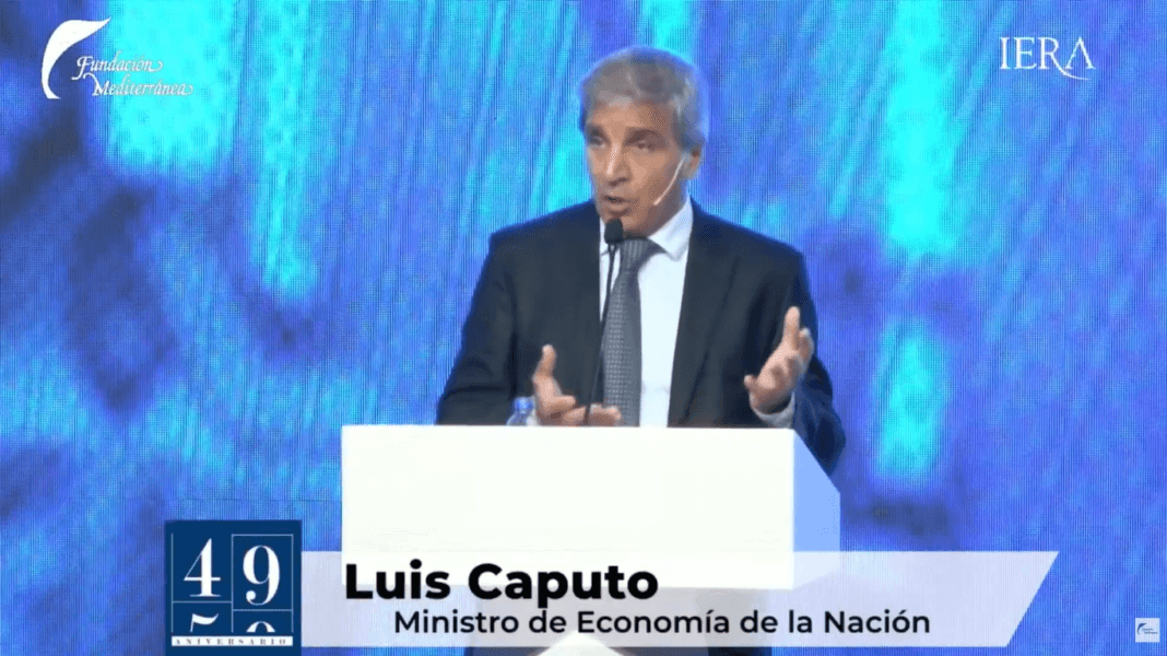 Caputo defendió la reforma laboral y ratificó las bandas cambiarias: “El problema no es un despido” Captura de pantalla (463)