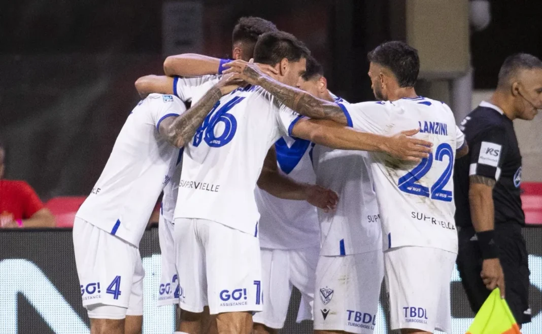 Vélez ganó en La Plata, le quitó el invicto a Estudiantes y es líder de la Zona A Florian