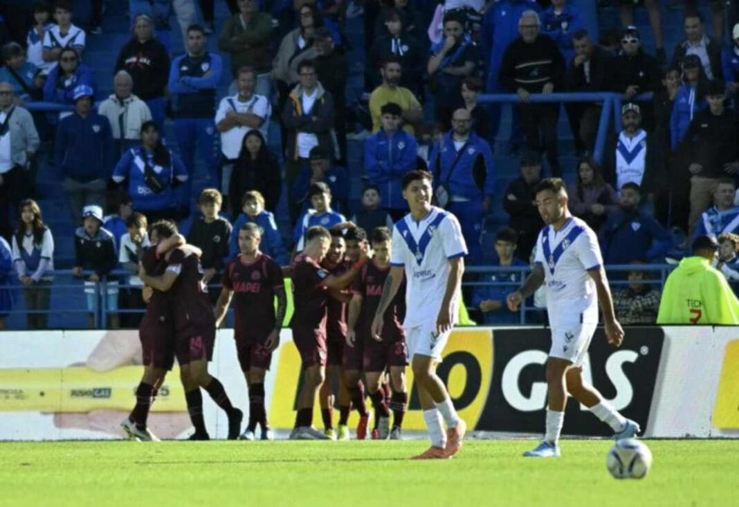 Lanús golpeó en Liniers, le sacó el invicto a Vélez y se metió en la pelea del Apertura Lanus