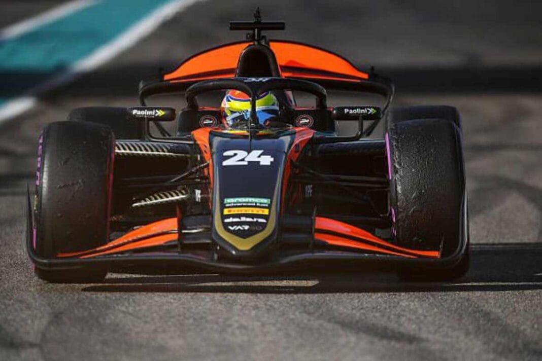 Varrone lideró varias vueltas en su debut en Fórmula 2 pero finalizó 17° en Albert Park Varrone pista