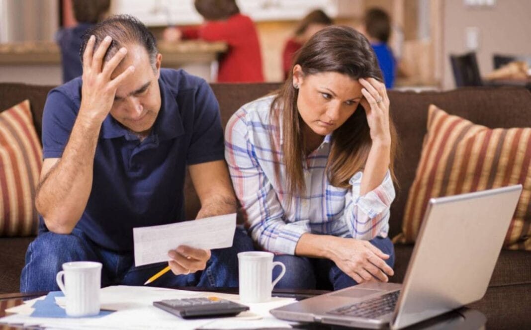 El refugio bajo la tormenta: La resistencia de nuestra clase invisible El refugio bajo la tormenta: La resistencia de nuestra clase invisible