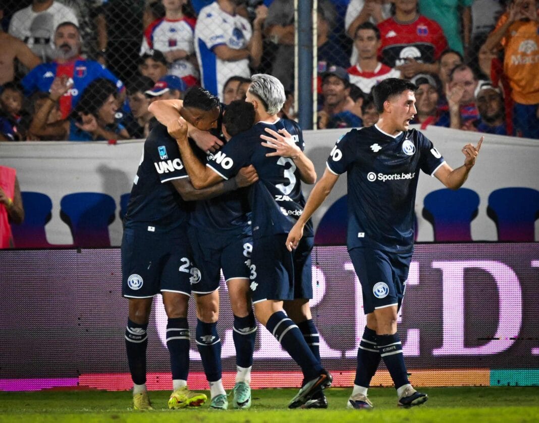 Independiente Rivadavia ganó en Victoria, venció a Tigre y sigue como líder del Apertura Lepra