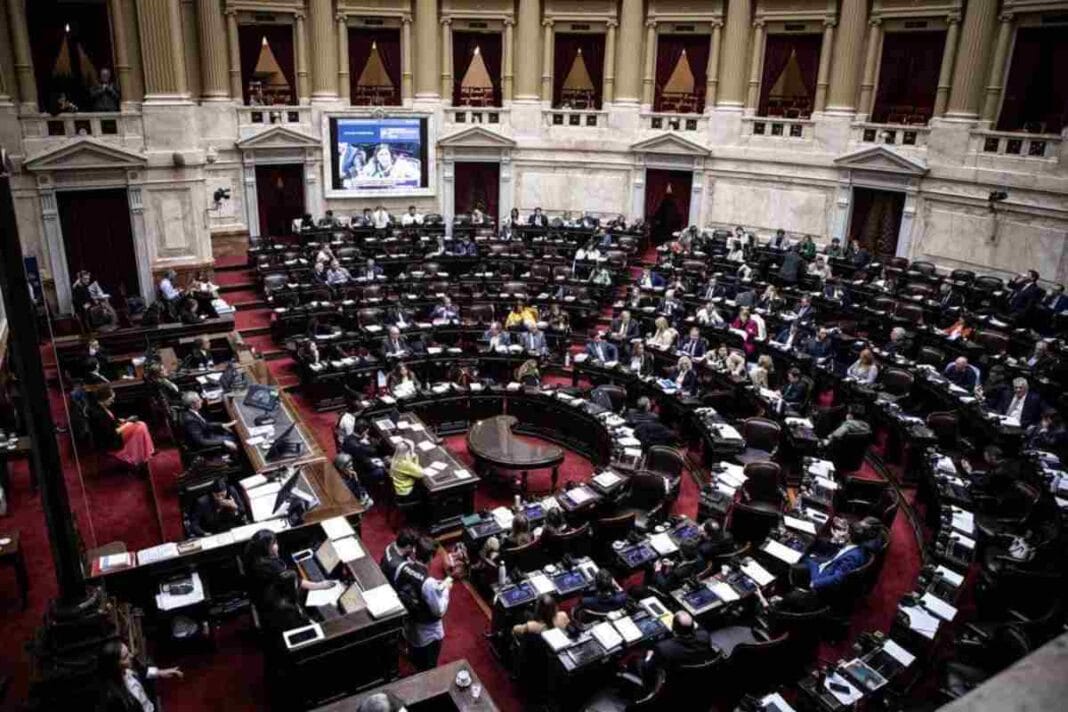 Diputados: el Gobierno busca aprobar zonas frías y bloquear una interpelación a Manuel Adorni Dipu