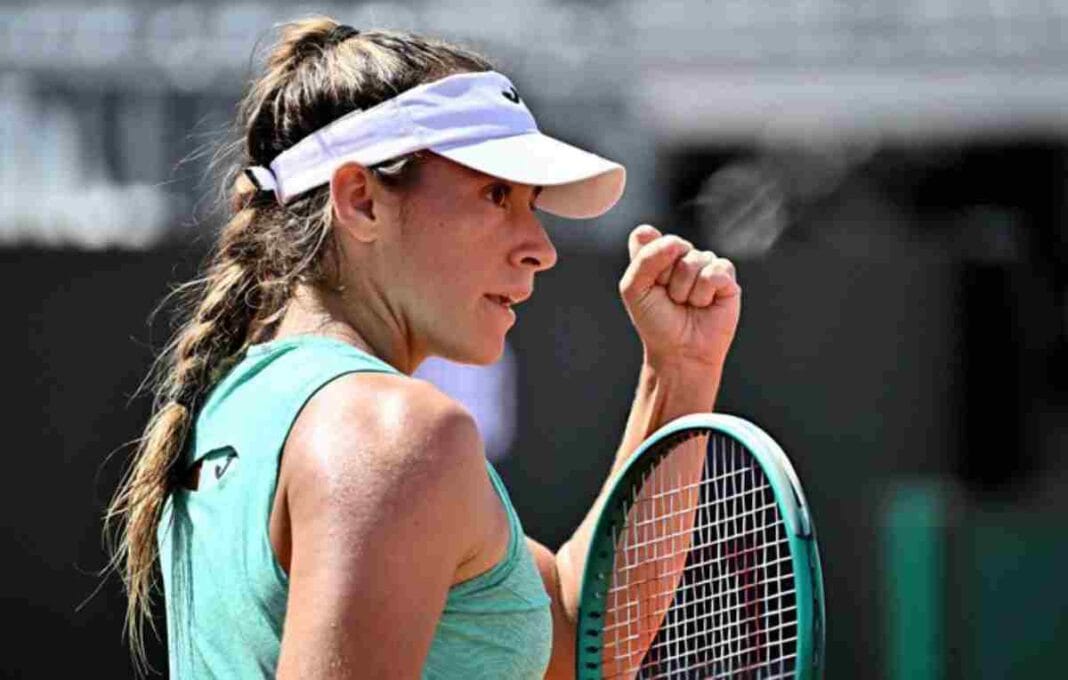 Solana Sierra dio el golpe en Roland Garros y eliminó a Emma Raducanu Sierra