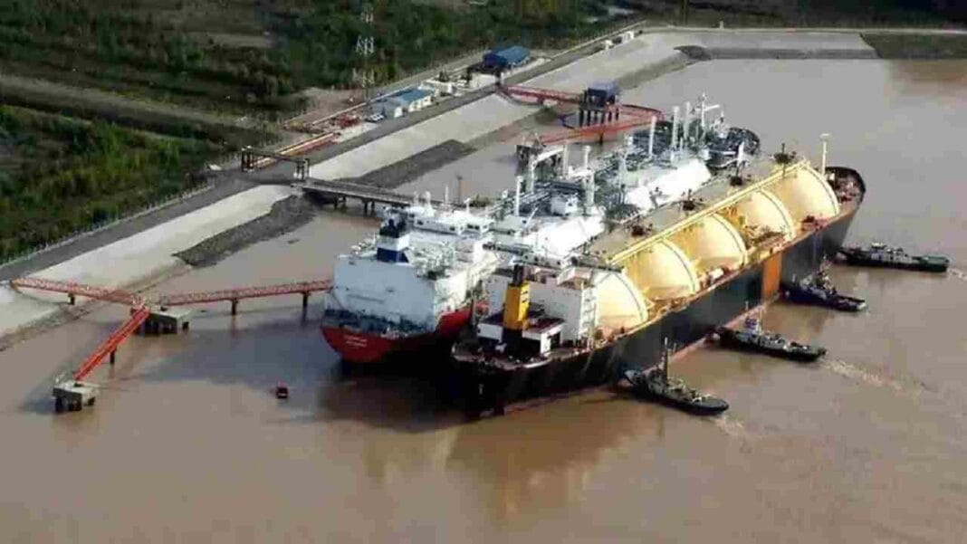 Escala la polémica por el GNL: la industria aceitera cuestionó a Enarsa por un aumento del 47% en costos barco-gnl