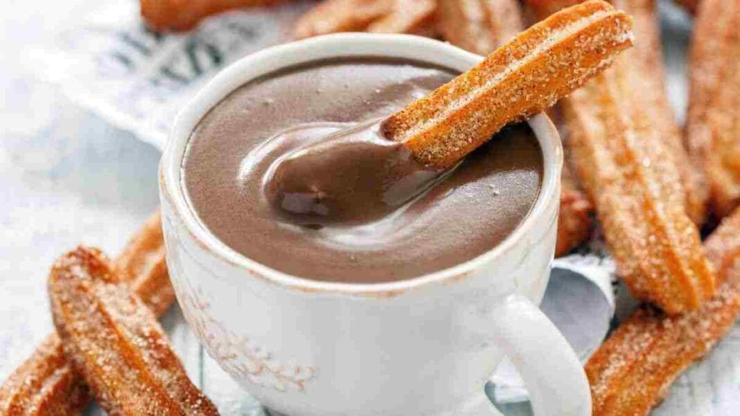 ¿Por qué se toma chocolate caliente con churros el 25 de Mayo en Argentina? La tradición que sobrevivió a la Revolución choco