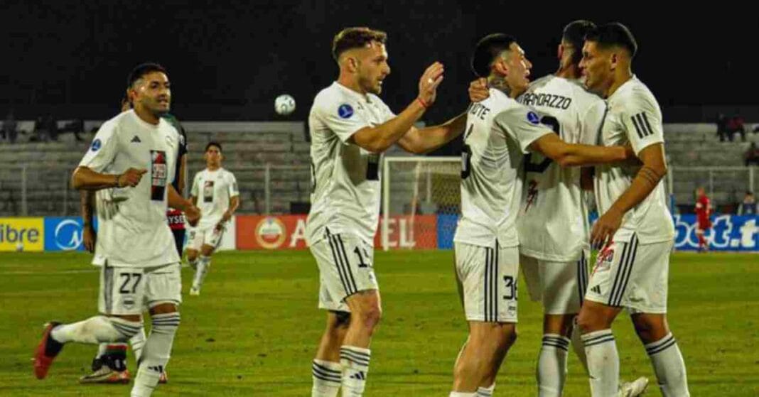 Riestra y Palestino quedaron afuera de la Copa Sudamericana riestra (2)