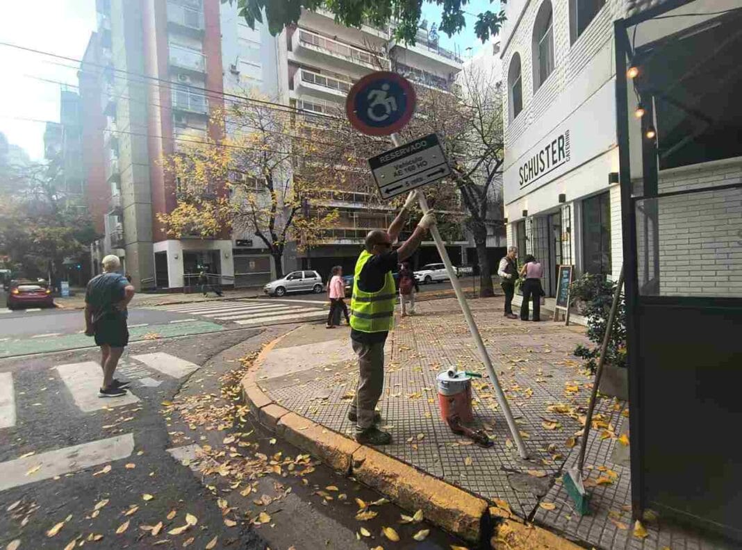 La Ciudad endurece las sanciones contra los carteles truchos para estacionamiento de personas con discapacidad Discapacidad
