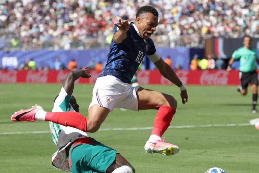 Francia arrancó con el pie derecho tras imponerse ante una difícil Senegal Francia-Senegal