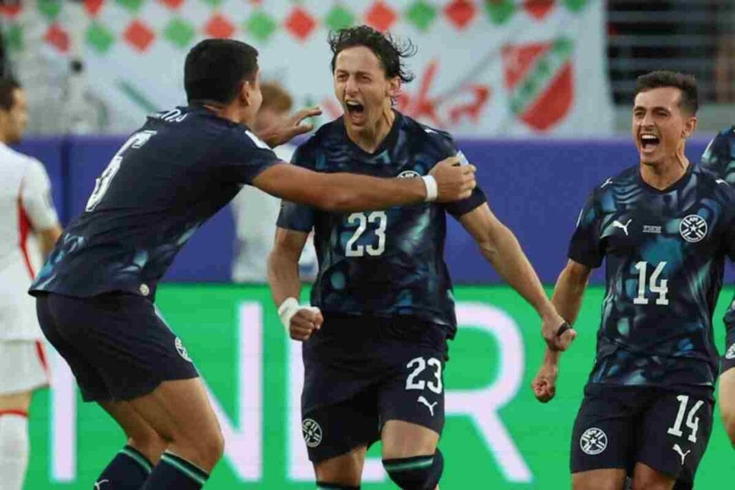 Paraguay resistió con diez jugadores y derrotó a Turquía en un triunfo épico que lo mantiene con vida Paraguay resistió con diez jugadores y derrotó a Turquía en un triunfo épico que lo mantiene con vida