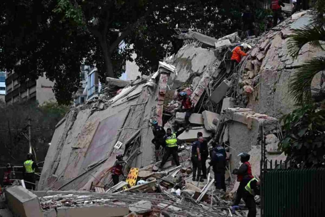 Fuerte terremoto en Venezuela: un sismo de 7,1 golpeó Caracas, dejó daños y activó alerta de tsunami derrumbe