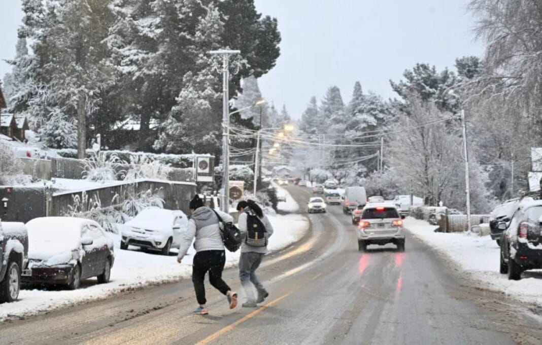 Vacaciones de invierno: la Patagonia, teñida de blanca Bariloche-Nevadas