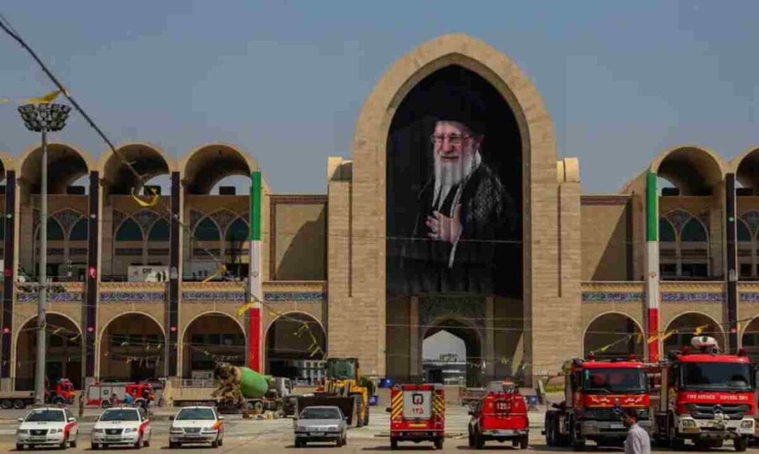 Irán blinda Teherán para el funeral de Alí Jamenei, y crece la expectativa por la aparición de su sucesor Jamenei